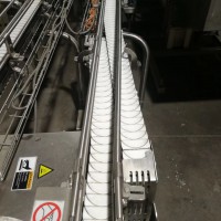 摩擦顶链垂直柔性链板输送机