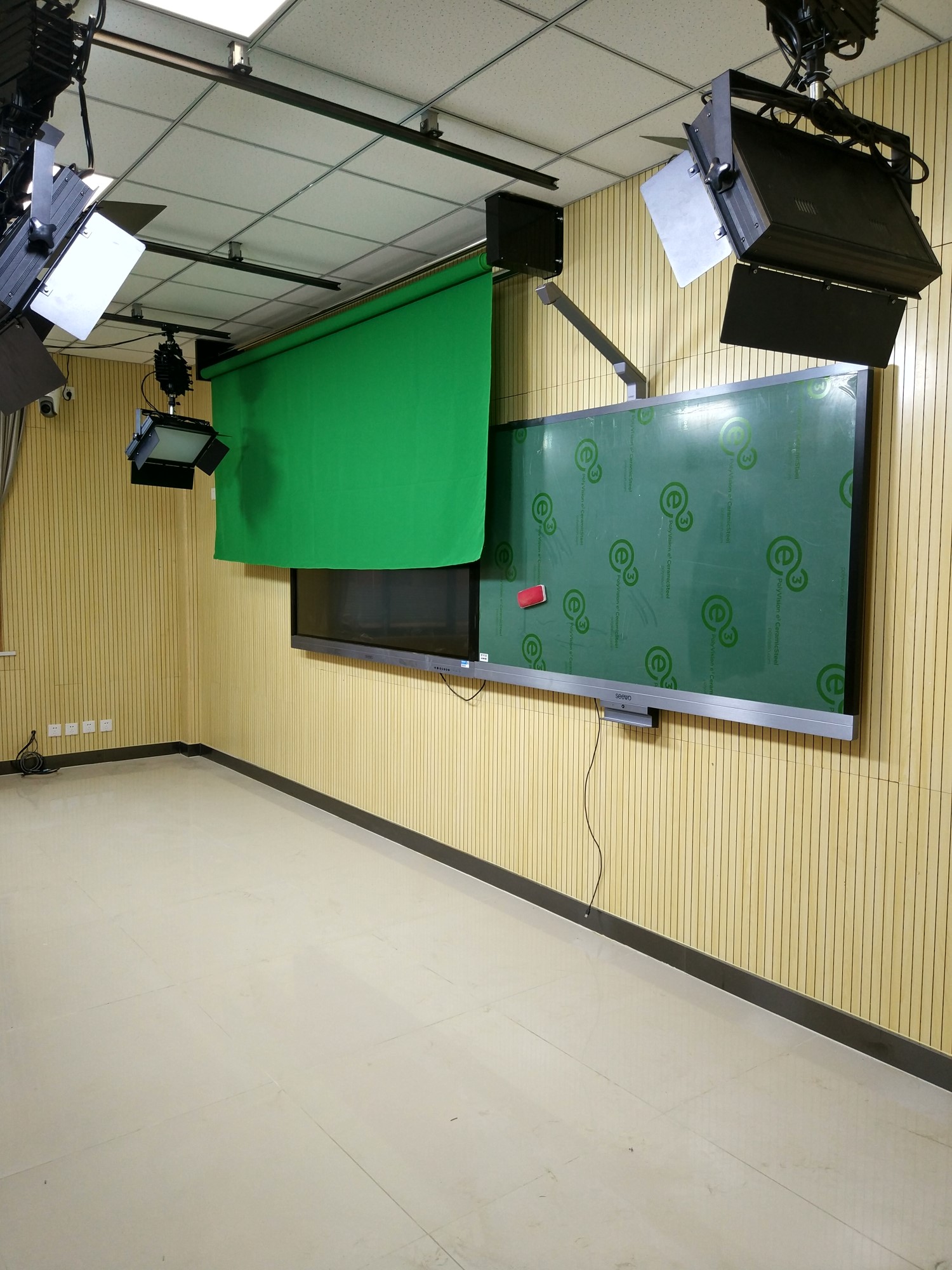 新维讯绿板录课系统-无轨虚拟演播室-录课室搭建