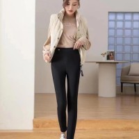 郑州知名十大品牌女裤韩氏伊人牛仔裤休闲裤品牌折扣女装批发