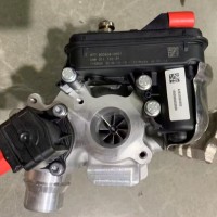 奔驰1.3T M282涡轮增压器 涨紧轮 冷气泵 发电机