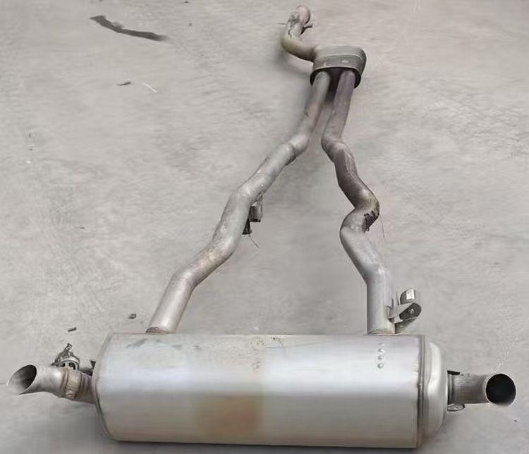 宝马740Li G70排气管 下摆臂 机脚胶 机油散热器